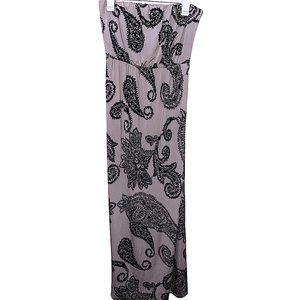 FASHIONOMICS🤍 Long Maxi Dress 
Size: L
Style: Strapless Color: Cream & Black